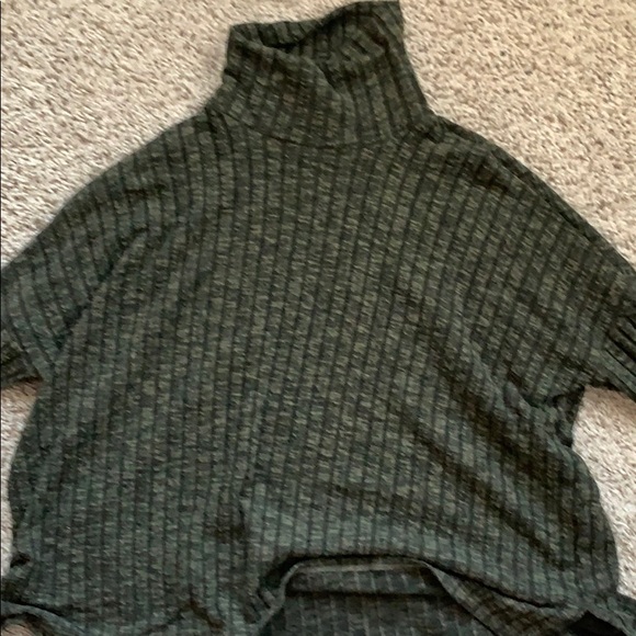 Turtle neck sweater - Picture 2 of 3